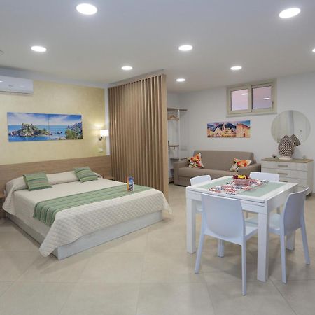 Theos Holidays Apartments Giardini Naxos Exterior foto