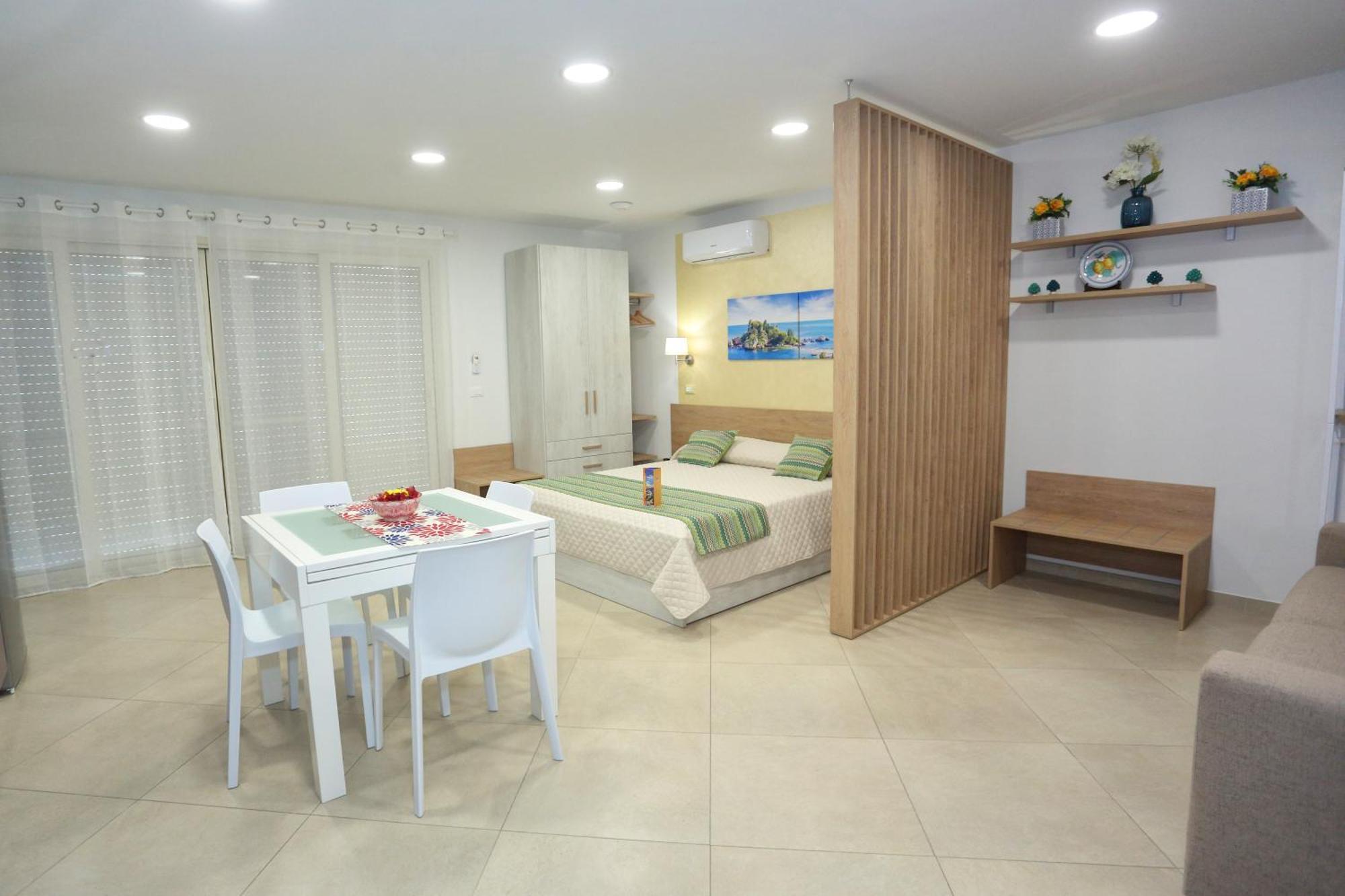 Theos Holidays Apartments Giardini Naxos Exterior foto