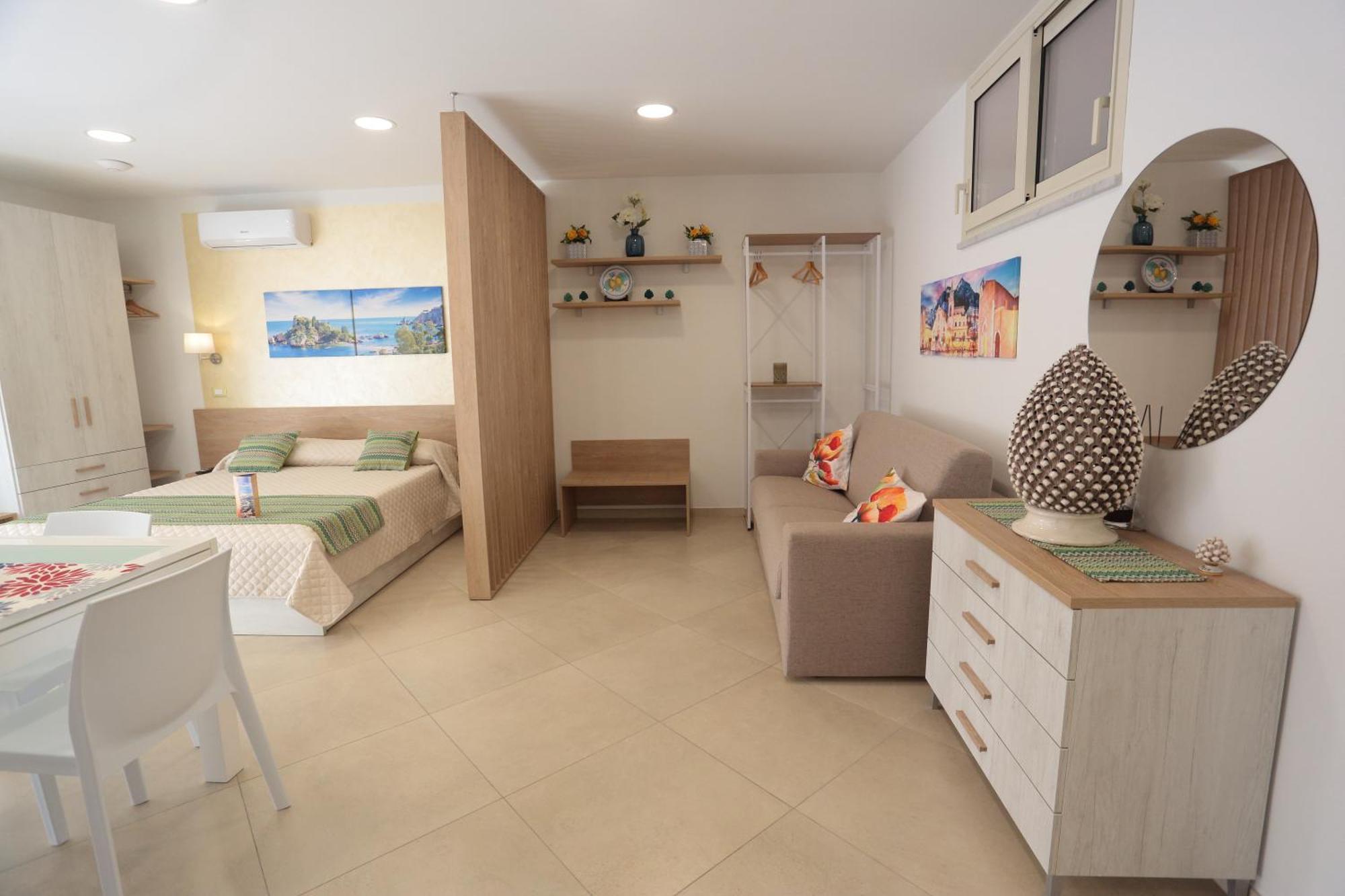 Theos Holidays Apartments Giardini Naxos Exterior foto